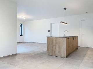 Welkom te Peer op de Steenweg Linde. Deze unieke, instapklare woning biedt alle comfort en luxe die je zoekt. Een zee aan ruimte, met veel lichtinval...