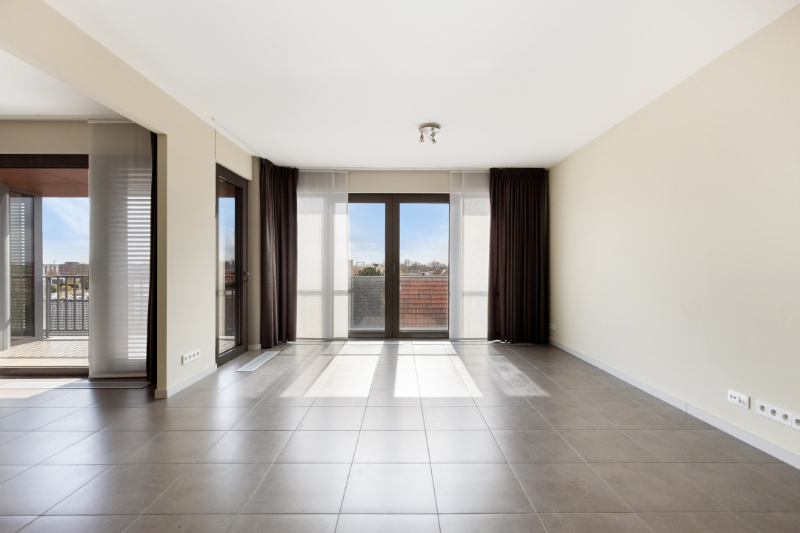 Ruime serviceflat met 1 slaapkamer (100 m²) voor eigen gebruik of als investering - foto 4