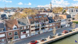 Welkom in Willebroek!Op een topligging langs de vaart in Willebroek bevindt zich dit lichtrijke en instapklare duplex appartement met een bewoonbare...