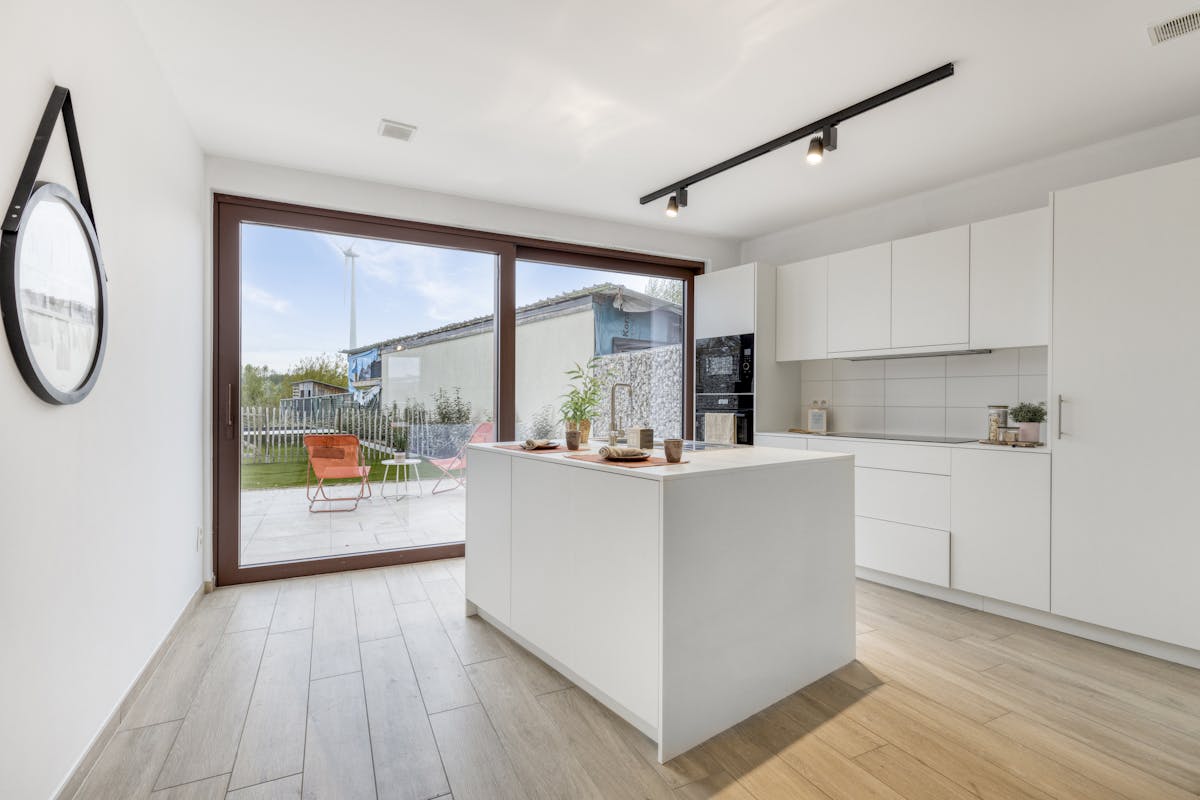 Ready-to-move-in new-build home with garden and swimming pond - photo 5