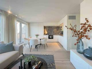 Prachtig gerenoveerde & gemeubelde penthouse met 2 slaapkamers, zonneterras en zijdelings zeezicht.Tijdloos gerenoveerd met hoogwaardige...