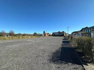 Grond van ca. 2000 m² te huur, perfect geschikt voor opslag, stalling of parkeren van wagens, machines of materiaal.Het terrein is gelegen op...