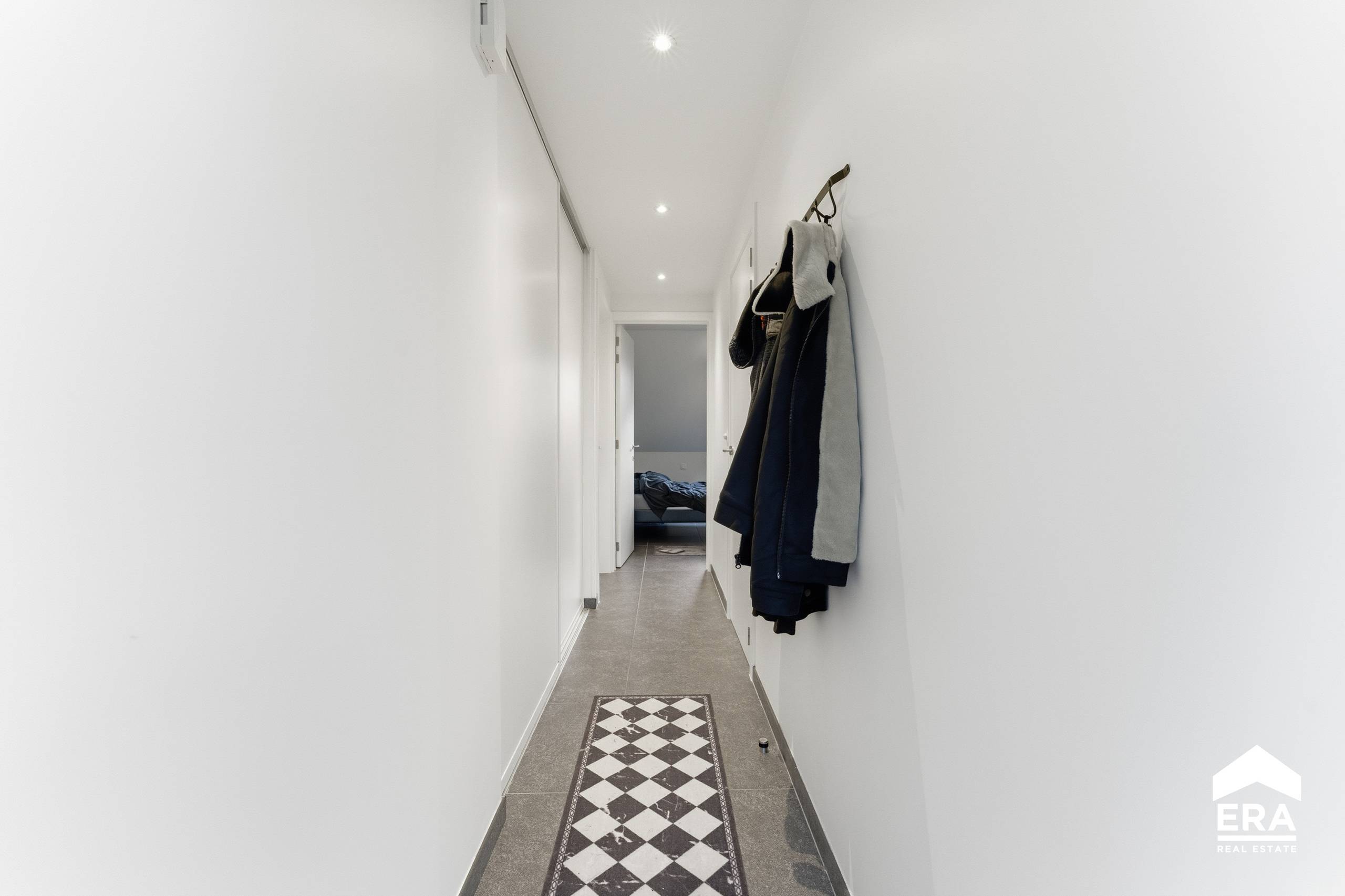 TE KOOP: appartement met 2 slpk in centrum Poperinge - foto 2