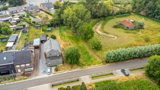 <p>Interesse in deze bouwgrond? Neem voor bijkomende informatie of het maken van een afspraak rechtstreeks contact op met Jeff Peeters via <strong>+32 492 57 73 17</strong> of <strong>jeff.peeters@copandi.be</strong>.</p><p></p><p>Op zoek naar een ruim perceel bouwgrond op een uitzonderlijk centrale ligging? Deze bouwgrond, gelegen aan <strong>Brukel in Geel</strong>, combineert een mooie perceeloppervlakte met een uitstekende ligging <strong>pal in het centrum van Geel</strong>.</p><p>Het perceel heeft een totale oppervlakte van maar liefst <strong>10a 63ca (1.063 m²)</strong> en biedt daarmee heel wat mogelijkheden voor het realiseren van een nieuwbouwproject, steeds rekening houdend met de geldende stedenbouwkundige voorschriften.</p><p>De centrale ligging vormt zonder twijfel één van de grootste troeven. Winkels, horeca, scholen, openbaar vervoer en andere voorzieningen van het stadscentrum bevinden zich op wandelafstand. </p><p>Tegelijk biedt de ruime perceeloppervlakte de mogelijkheid om wonen in het centrum te combineren met de ruimte en het comfort van een volwaardige buitenomgeving.</p><p></p><p>✅ Ruim perceel</p><p>✅ Gelegen binnen de ring</p><p>✅ Alle voorzieningen op wandelafstand</p><p></p><p><strong>Interesse? Neem contact met ons op voor meer informatie over het perceel en de geldende bouwvoorschriften.</strong></p>