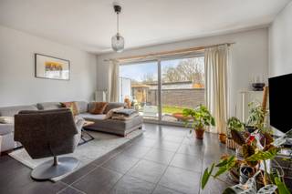 Dit aangename gelijkvloerse appartement met privatieve tuin is gelegen in een goed bereikbare omgeving in Herent op slechts 10 minuten van...