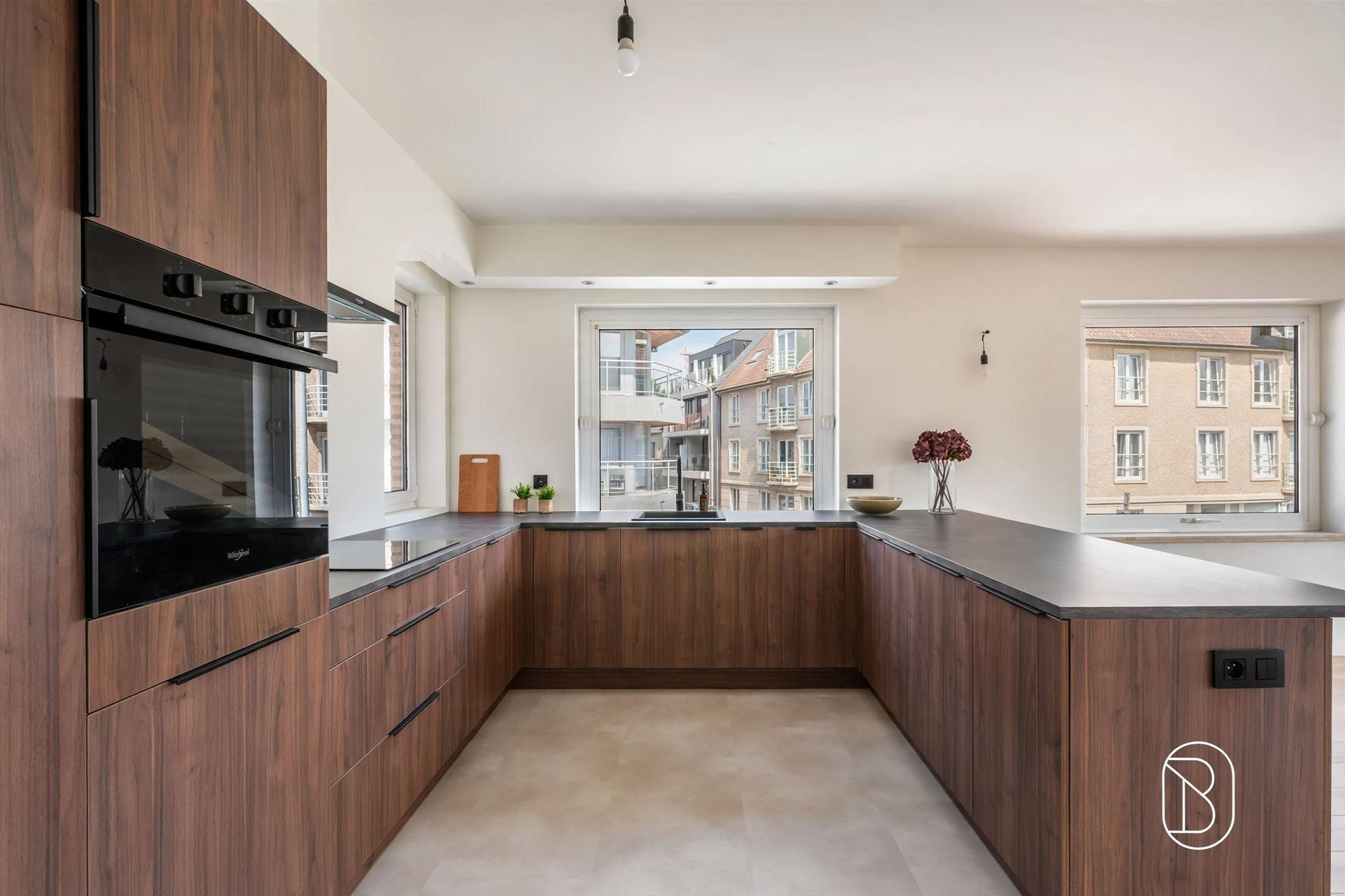 Stijlvol gerenoveerd appartement in het centrum! - foto 5