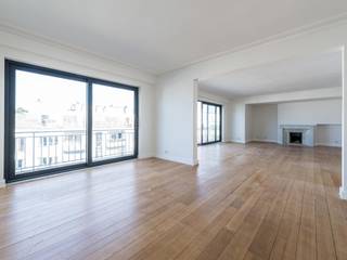 Ideaal gelegen in een rustige en aangename straat, vlakbij het Ter Kamerenbos en de Franklin Rooseveltlaan, is dit vierkamerappartement van circa...