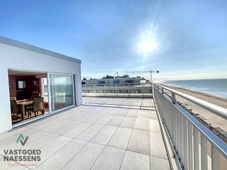 Deze unieke penthouse is gelegen op de 9de verdieping van de residentie "BYBLOS", de residentie bevindt zich op de Zeedijk van Mariakerke waardoor...