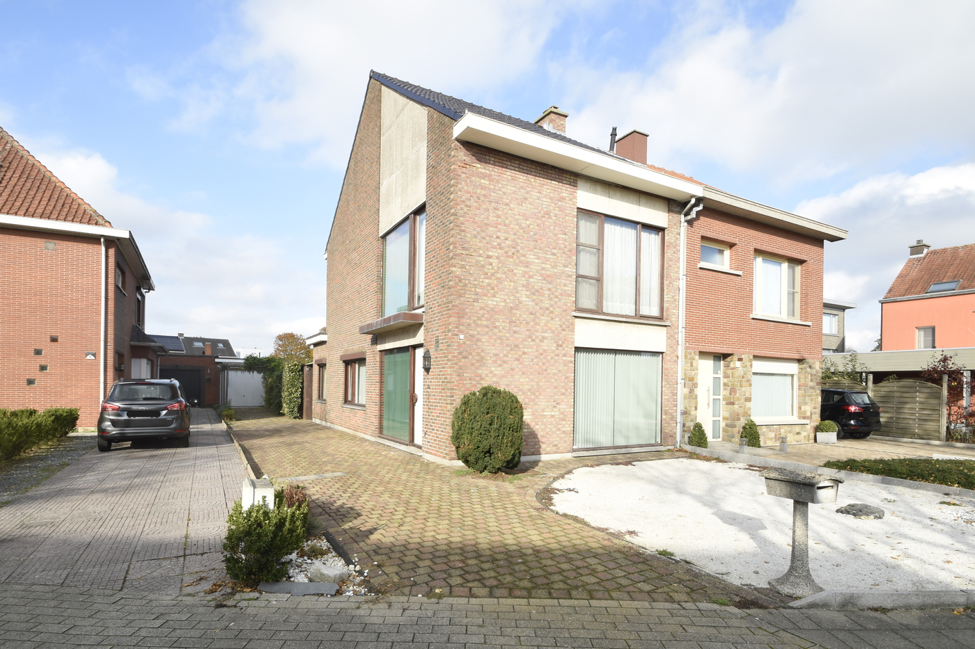 Gezinswoning met tuin en garage in rustige buurt - foto 1