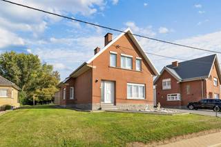 Voor meer info of een bezoek, bel 053 59 49 32 - Voor meer foto's, check www.topo-immo.be - In de Rensbergstraat te Vollezele, een rustige...