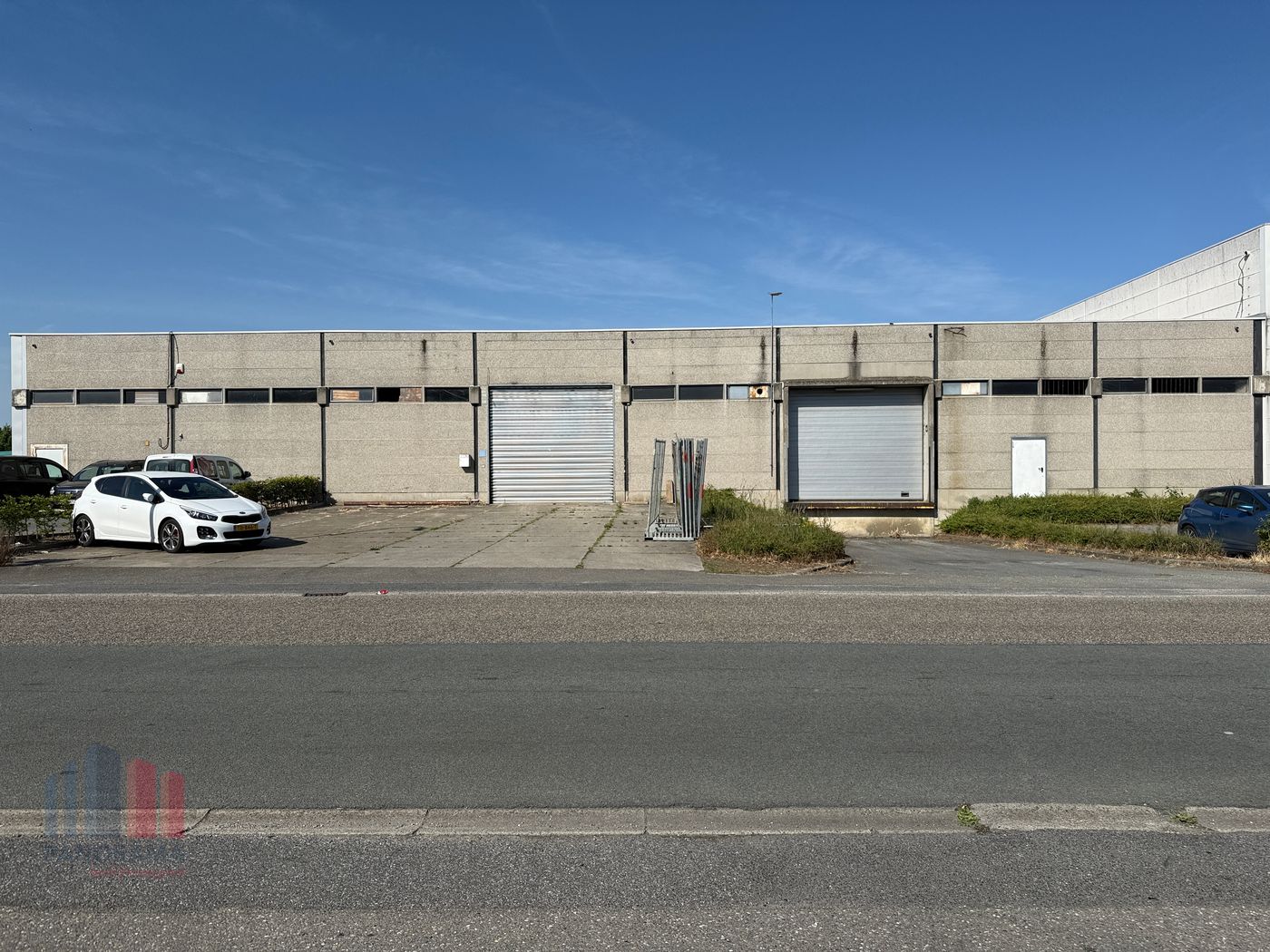 Volledig gerenoveerd bedrijfsgebouw op topligging te Sint-Niklaas - foto 4
