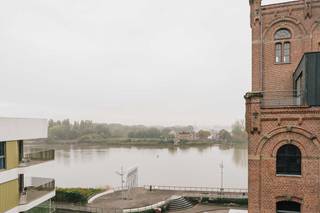 Dit sfeervolle appartement is gelegen in het domein van een oude maalderij. U geniet van een oase van rust, terwijl de voorzieningen binnen...