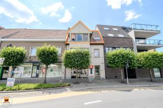 Onder de kerktoren van Sleidinge, op wandelafstand van winkels, scholen, openbaar vervoer (bus/trein/tram) en groene wandelpaden, bevindt zich...