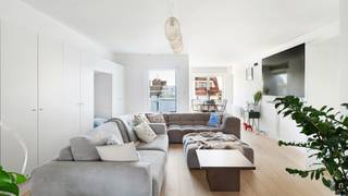 Gelegen op het beste deel in de Lippenslaan bevindt zich dit aangename duplex-appartement met een vlotte en functionele indeling en...