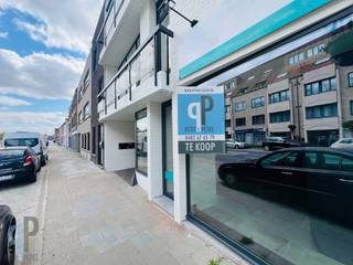 Op een invalsweg naar centrum Wetteren vinden we deze recent, compleet vernieuwde, commerciële ruimte. De ruimte wordt verwarmd en gekoeld door...