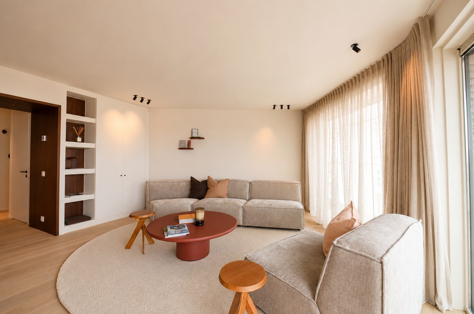 Appartement prestigieux entièrement rénové et fini avec des matériaux de haute qualité, situé à proximité de la place du Triangle. - photo 5