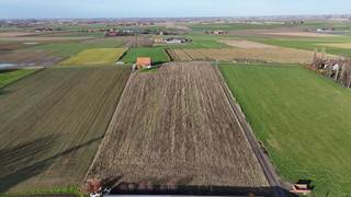 Langemark-Poelkapelle - Bouwgrond/woning op unieke locatie op de grens van Zonnebeke en Langemark te koop.Oppervlakte van 13.250 m²+ Uniek verzicht...