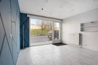 Dit handelspand bevindt zich op een zeer gunstige locatie net buiten de ring. Het betreft een handelspand van 25 m² op het gelijkvloers met...