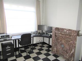 Gezellige RIJWONING in hartje Waregem, bestaande uit : Ruime inkomhal met vestiaire, living in L- vorm en kleine voorplaats, volledig uitgeruste keuken, apart toilet beneden, ruime berging/wasplaats, ruime badkamer met douche, lavabomeubel, ligbad en toilet, 2 slaapkamers op de 1ste verdieping en 1 kamer op de zolderverdieping, kelder, gezellig terras en kleine zonnige stadstuin ;<br /><br />- Gezellige instapklare woning in hartje Waregem;<br />- Op wandelafstand van station en centrum ;<br />- CV op aardgas ;<br />- Instapklaar ;<br />- Mogelijkheid tot het bijhuren van een garage om de hoek ;<br />- Vrij vanaf 01/05/2026 ;<br /><br />==> Voor meer info of een bezoek gelieve ons kantoor te Waregem contacteren op 056/ 60.33.66 ;