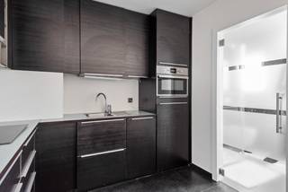 Zeer centraal gelegen appartement op de 2eV op wandelafstand van verschillende scholen, winkels (Delhaize en Lidl) en het openbaar vervoer. ...
