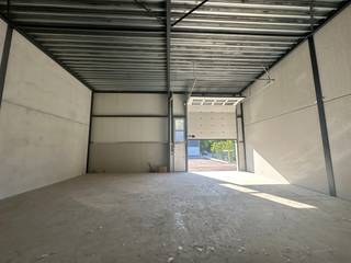 Unité PME nouvellement construite de 135 m² à louer, cette unité fait partie du tout nouveau parc d'activités « Denderparc » et est située à Ath,...