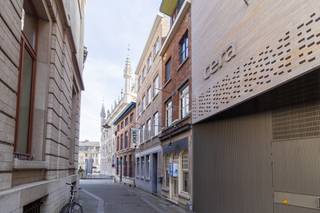 Située en plein centre de Louvain, cette charmante maison commerciale offre de multiples possibilités grâce à sa disposition intelligente...