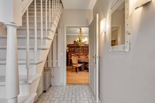 Op zoek naar een halfopen bebouwing met veel potentieel op een toplocatie? Dan is dit de ideale woning voor u. Hier kan je renoveren op uw eigen...