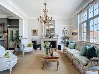 TEL: 0456 12 69 85 clara.jacquy@weinvest.beWe Invest offers you this magnificent triplex located on the second floor of a beautiful mansion at 103...