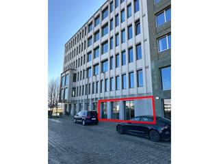 Instapklare gelijkvloerse kantoor- of showroomruimte op een absolute toplocatie in de Cadixwijk, op het Eilandje in Antwerpen. Deze...