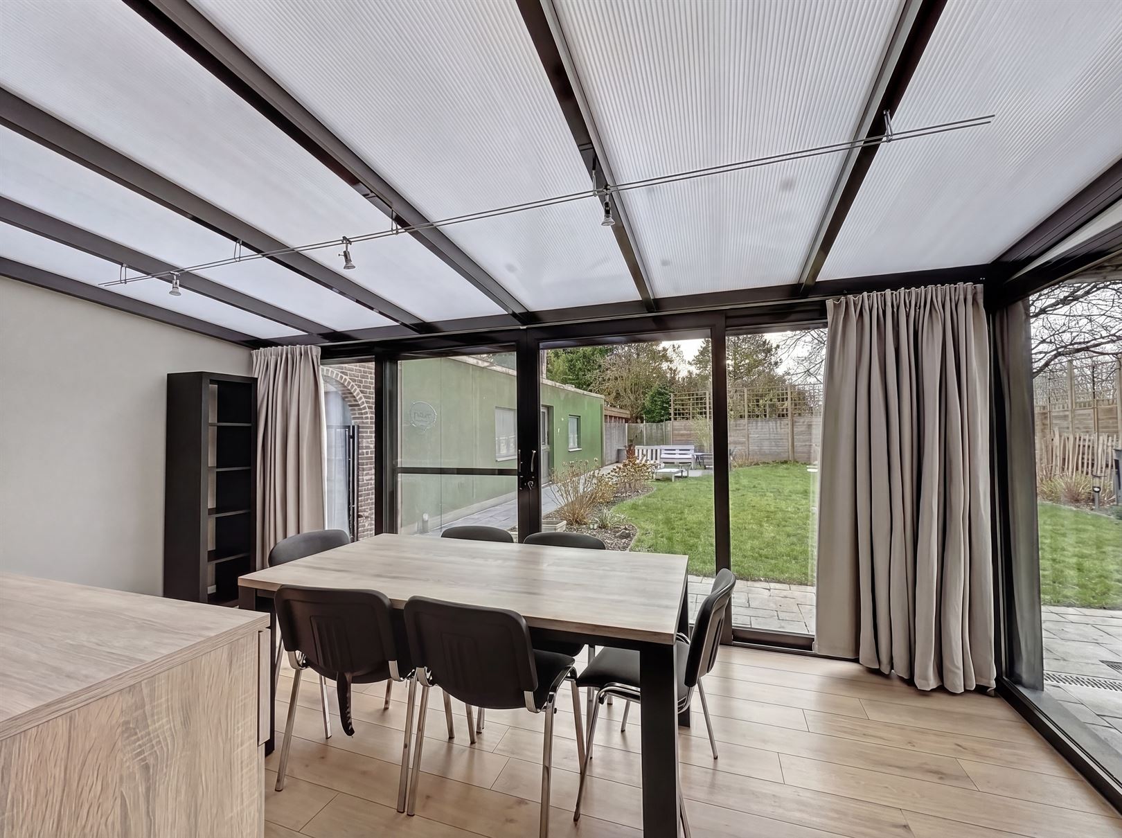 Statig residentieel landhuis met 4 slaapkamers en tuin. - foto 5