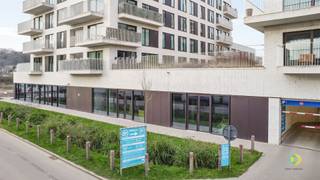 Are you ready to establish your business in a prime location? This commercial property at T'Bridge House, in the beating heart of the 4...