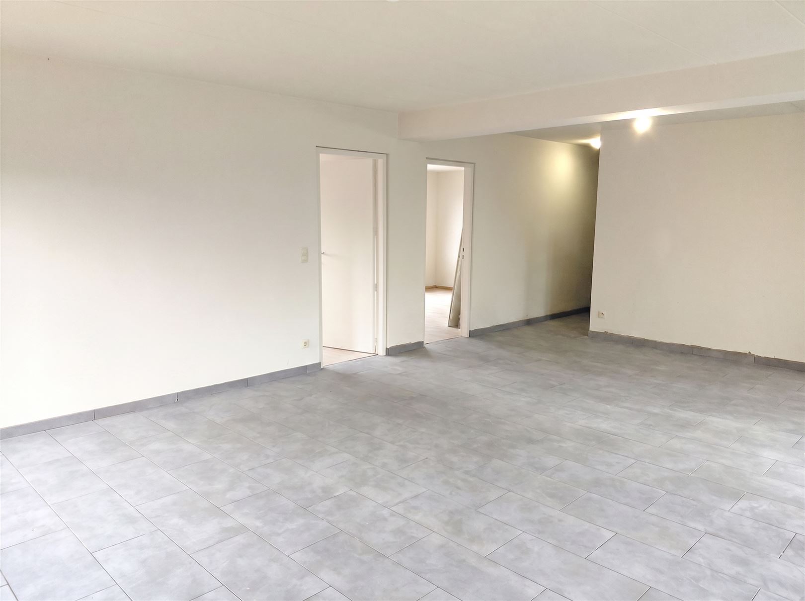 TE HUUR: Appartement met 2 slaapkamers en terras te Beverlo! - foto 4