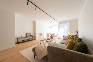 Stijlvol en volledig gerenoveerd appartement op wandelafstand van zee.Dit tijdloze, recent volledig gerenoveerde appartement bevindt zich op een...