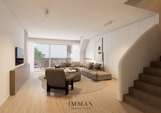 Ce penthouse exceptionnellement spacieux est actuellement en phase finale d'une rénovation complète et sera aménagé avec des matériaux luxueux et...