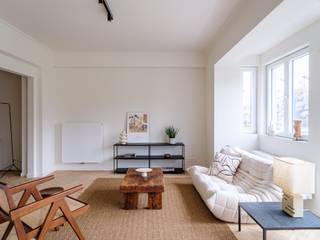 <strong>Ruim en stijlvol 3-slpk appartement gelegen aan het Zuidpark</strong><br /><br /><em>Voor bezoeken mail naar: info@carloeggermont.be</em><br /><br />Dit ruim appartement, met een bruto vloeroppervlakte van 146 m<sup>2</sup>, werd gerenoveerd met extra aandacht voor esthetiek en kwaliteit. Dit resulteert in een stijlvol appartement met een lage energiescore.<br /> <br /><span><span><span><span><span><span>Het appartement is gelegen <strong>nabij het Gentse Zuidpark</strong> en alle belangrijkste in- en uitvalswegen. Het appartement beslaat <strong>de volledige eerste verdieping</strong> en beschikt over<strong> 3 zeer ruime slaapkamers</strong> en twee compacte<strong> buitenruimtes</strong></span></span></span></span></span></span><br /> <br /><span><span><span><span><span><span>Aan de voorzijde vinden we één groot open volume die plaats geeft aan de<strong> leef- en eetruimte</strong>, de <strong>open keuken</strong> met natuurstenen werkblad en <strong>een aparte zitruimte of bureauruimte</strong>. Het appartement is ook voorzien van een handige <strong>wasplaats</strong>, een <strong>ruime inkomhal </strong>met vestiaire en een <strong>gastentoilet.</strong> (Privatieve kelderberging en staanplaats inbegrepen)</span></span></span></span></span></span><br /> <br /><strong>Domicilie verplicht! Wordt niet verhuurd aan studenten<br />Huurprijs: 1.750 €/maand incl staanplaats<br />De maandelijkse kosten: 80 euro<br />Alle verbruik van EGW is individueel<br />Contract tot oktober 2026</strong>