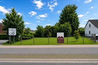Op een bijzonder vlot bereikbare locatie op de Nieuwe Steenweg 3 (LOT 1) in Elversele bevindt zich dit interessante bouwperceel, geschikt voor...