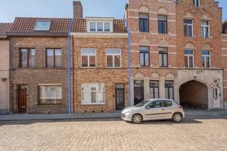 Ontdek deze stijlvolle stadswoning die geniet van een rustige ligging in het stadscentrum van Brugge nabij de Langerei en de stadsring. De woning...