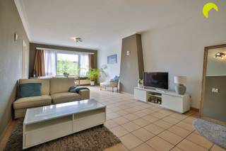 Idéalement situé à Wilrijk, cet appartement lumineux se trouve au deuxième étage d'un petit immeuble bien entretenu.Les charges mensuelles s'élèvent...