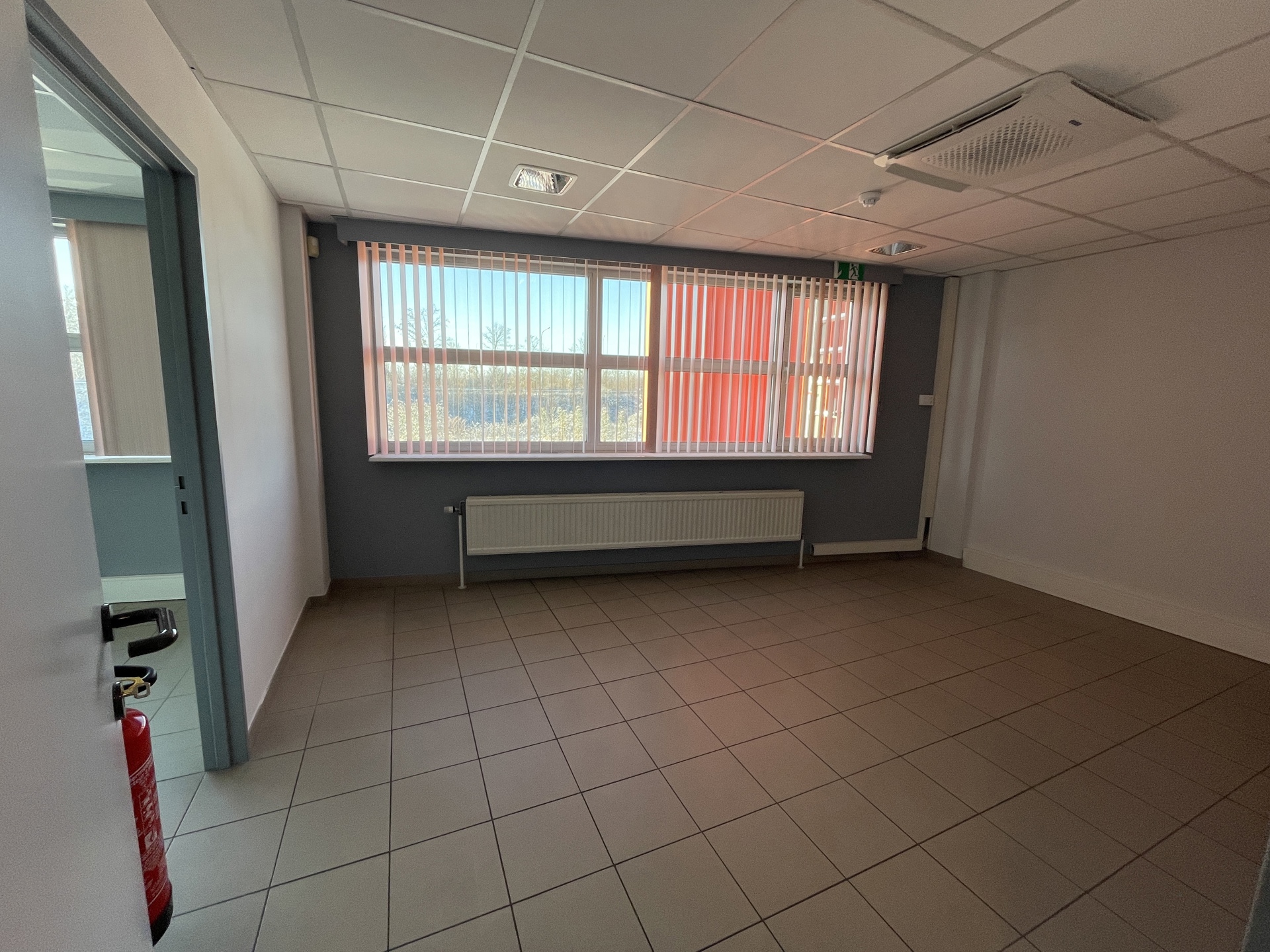 Kantoor te huur 566m² op gelijkvloerse en 1ste verdieping - foto 3