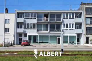 Centraal gelegen handelsruimtes te huur in ZeebruggeUnieke kantoorruimte te huur gelegen aan de Kustlaan 238 in het hart van Zeebrugge! Deze moderne...