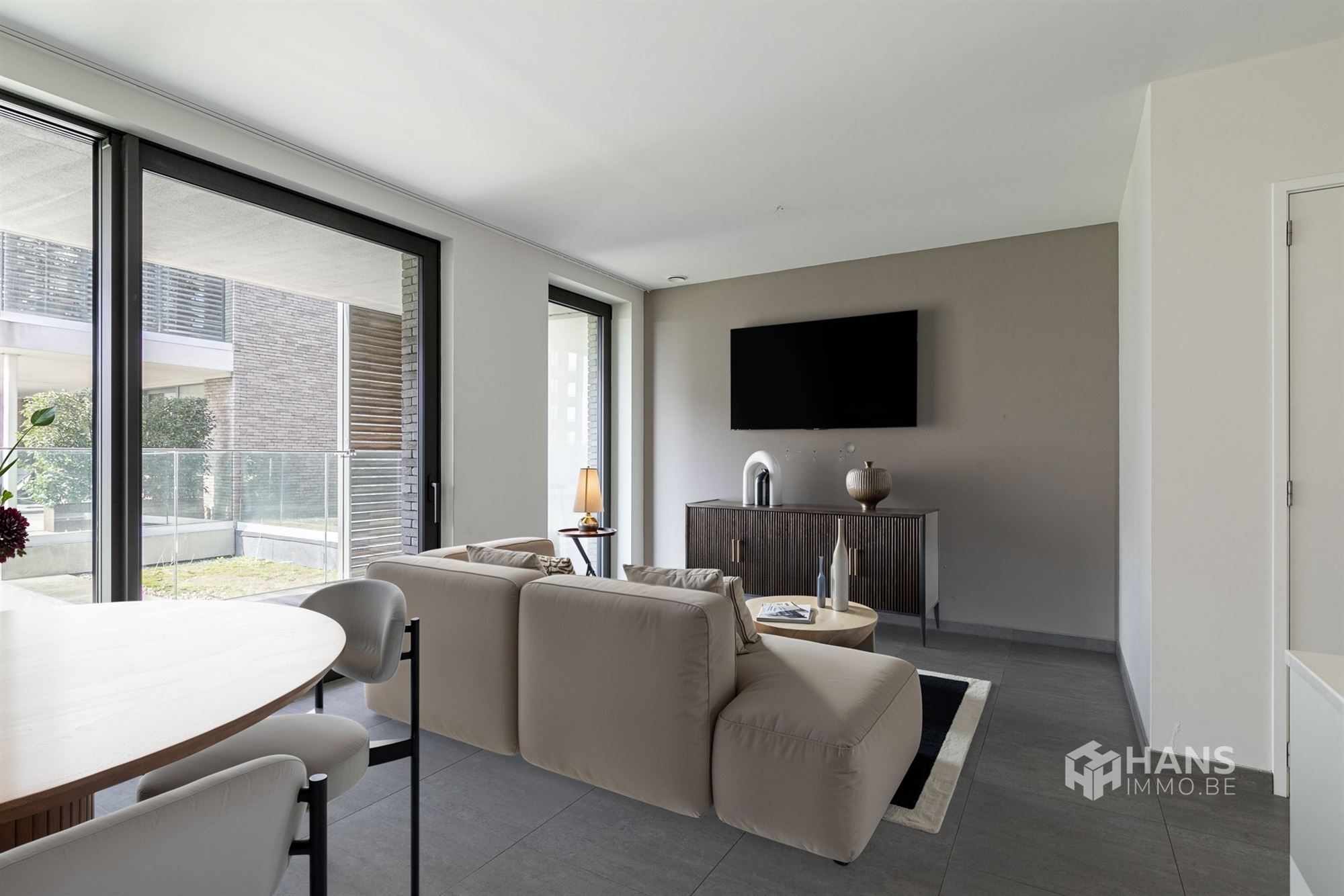 Instapklaar appartement ( 68 m²) met 2 slaapkamers, autostaanplaats en 2 terrassen in Antwerpen (2000). - foto 2
