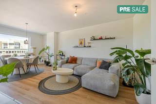 Gelegen op de tweede verdieping van een verzorgd gebouw met slechts 6 eenheden, geniet u hier van een kleinschalige en rustige sfeer.Het...