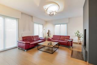 Unieke kans: Ruime villa met veel potentieel en toekomstgerichte renovatiemogelijkheden!<br />Ontdek deze prachtige bungalow, gelegen in een rustige omgeving, met een ruim perceel en tal van mogelijkheden om er jouw droomhuis van te maken. Hoewel de woning momenteel een EPC-score van F heeft, hebben we reeds voor een relatief kleine bijkomende investering offertes ontvangen voor een complete energie-upgrade. Hiermee kan het pand naar een A-label worden gebracht en de woonoppervlakte nog worden uitgebreid  wat een uitstekende investering betekent voor de toekomst!<br /><br />Grijp deze unieke kans om een villa met karakter om te toveren tot een duurzame en moderne woning op maat van jouw wensen!