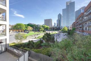 <p>This modern two-bedroom apartment in Brussels, located on Avenue du Héliport, offers an ideal combination of contemporary comfort, quality living and a central location.</p><p></p><p>The bright living area with large windows creates a pleasant atmosphere and connects to the fully equipped open kitchen. From the living room, you have access to a spacious terrace with an open view of Gaucheret Park, providing a green and peaceful setting in the city.</p><p></p><p>The apartment features two comfortable bedrooms, a bathroom with bathtub, a separate toilet and a practical storage room. It also includes a private cellar, ideal for extra storage space. A parking space must be purchased together with the property at a sale price of €30,000.</p><p></p><p>EPC: 117 kWh/m²<br />Label C.</p><p></p><p>This move-in-ready apartment with terrace and green views is an attractive opportunity in Brussels and is definitely worth a visit.</p>