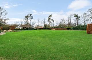  Magnifique terrain à bâtir d'environ 4.359 m² Ce terrain est situé au rond-point Baillet-Latourlei / Frilinglei, à l'angle de la Lannoylei.L'entrée...