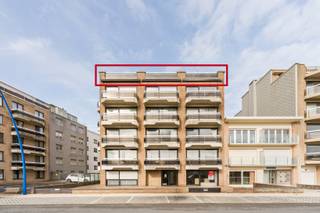 e koop: unieke penthouse in Sint-Idesbald (Ster Der Zee), gelegen aan de Koninginnelaan, met prachtig zicht op zee en duinen. Deze uitzonderlijke...