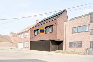 Kijkdag: ZONDAG 29 maart (enkel op afspraak). Voor meer informatie of een bezoek: mail naar stephanie@immodelestre.be.In de rustige en...