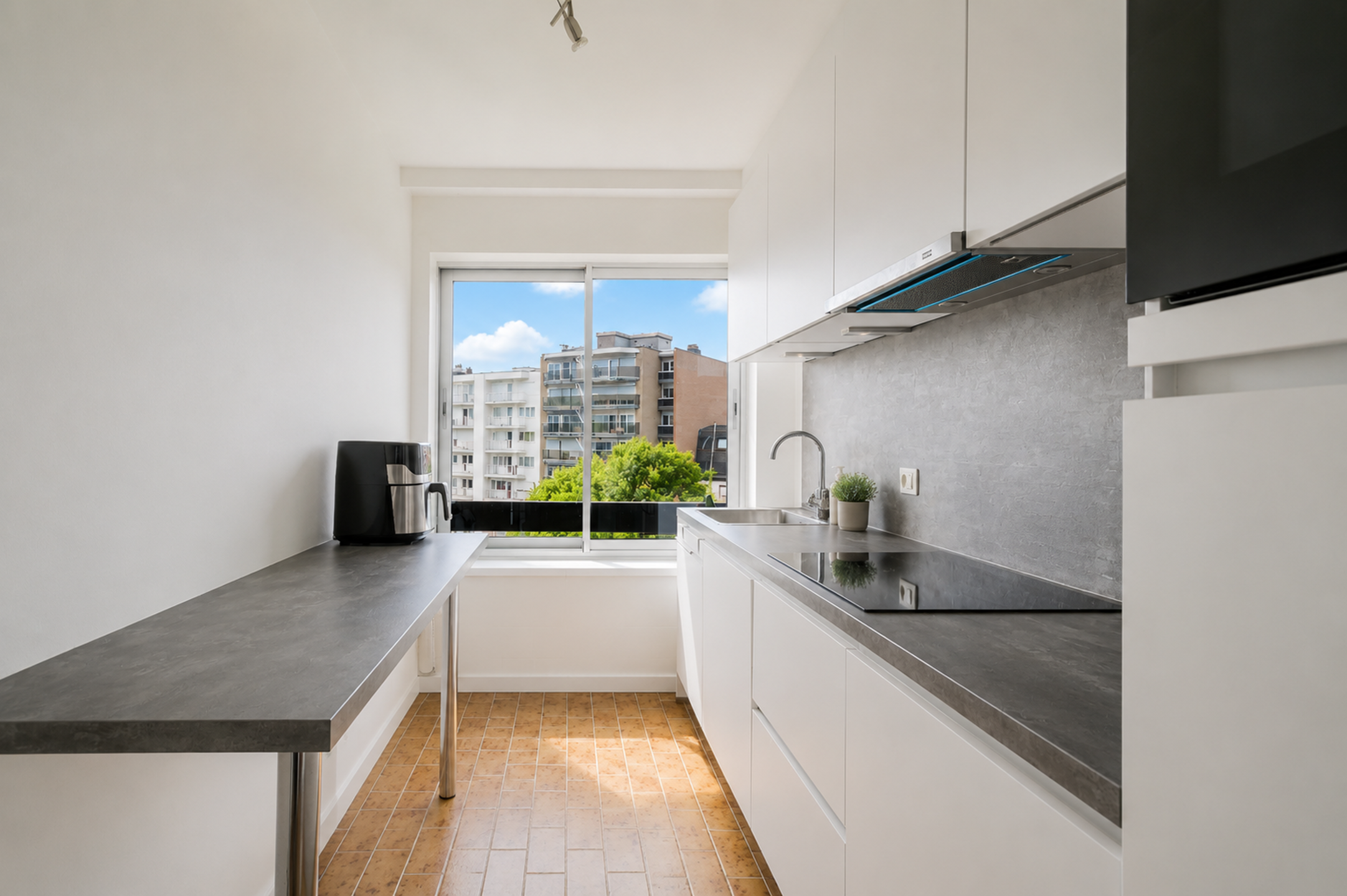 Lichtrijk 2-slaapkamerappartement met prachtig uitzicht - foto 5