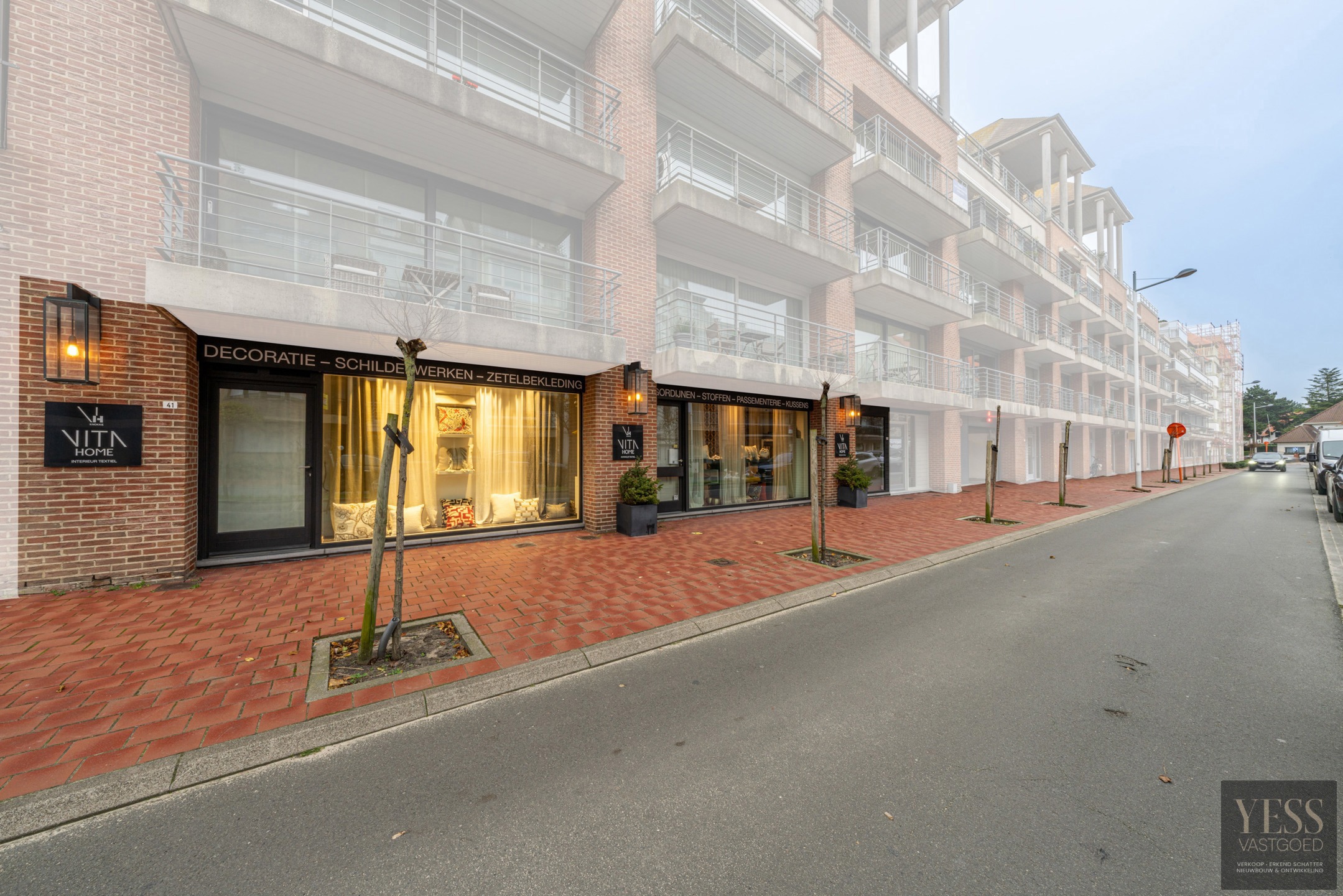 Ruim ingericht handelspand met studio te Knokke!  - foto 1