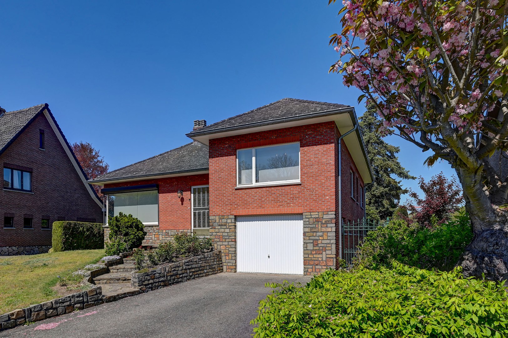 Ruime woning met drie slaapkamers - foto 3